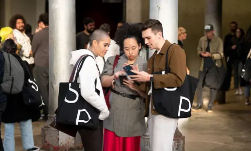 3 People Demonstrating Ono Mobile Phone