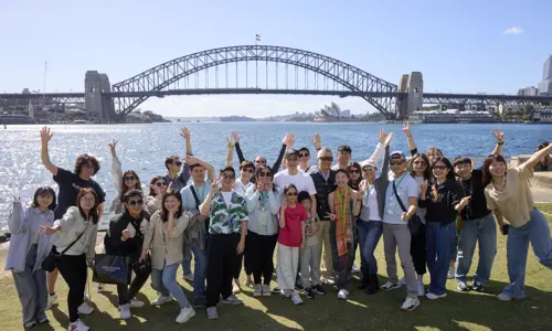 Sinyi Sydney Harbour Bridge Group Photo