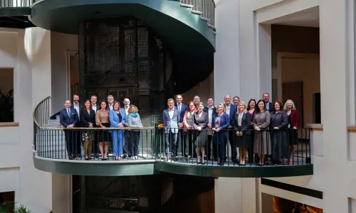About Us Our Network Members Government Meeting Group Photo Intercontinental Sydney Staircase