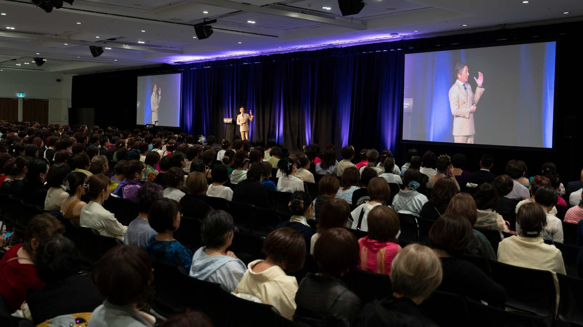 speaker on stage at the Diana Japan Incentive 2024 