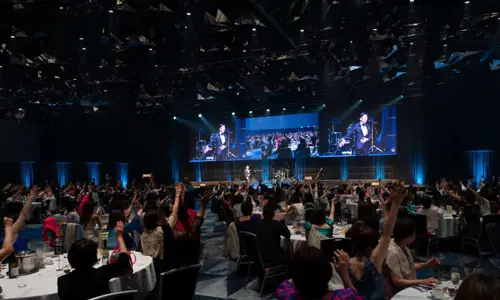 speaker on stage at the Diana Japan Incentive 2024