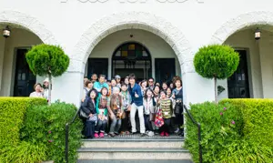 CN Incentive Events Making Organising Easy Group Photo Building Entrance Trimmed Hedges Jcosmejpn2018